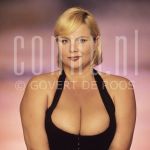 Maja van den Broecke at studio in Amsterdam.

[keywords]Posed, Actrice, Eyecontact[/keywords]